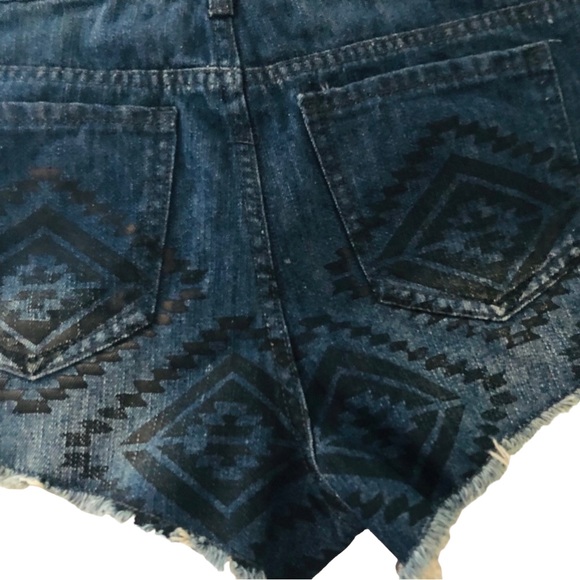 Adam Levine Collection Cutoff Denim Shorts Aztec Design - Picture 5 of 9
